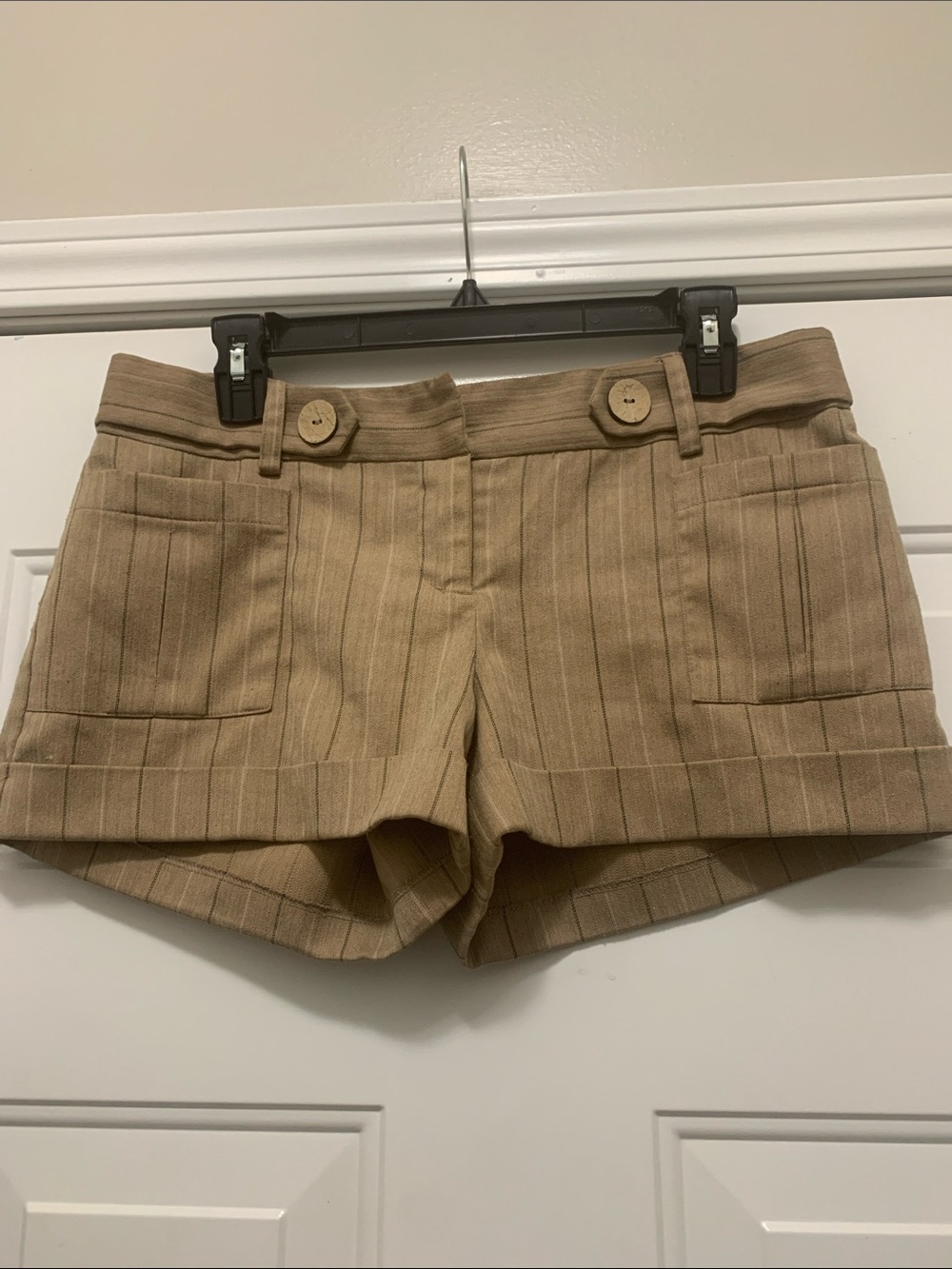 4/$10 Studio Y Tan Pinstriped Shorts Size 7/8